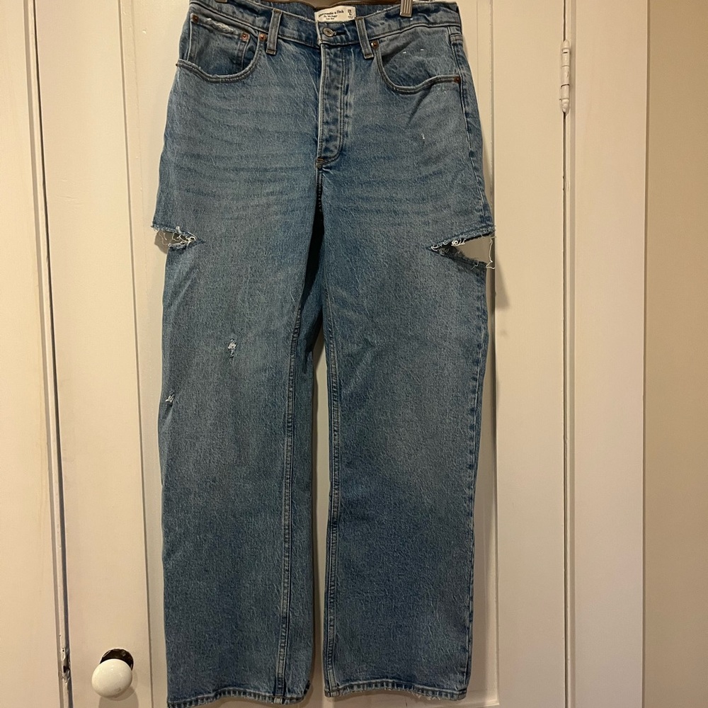Abercrombie low rise baggy jeans. Size 6s